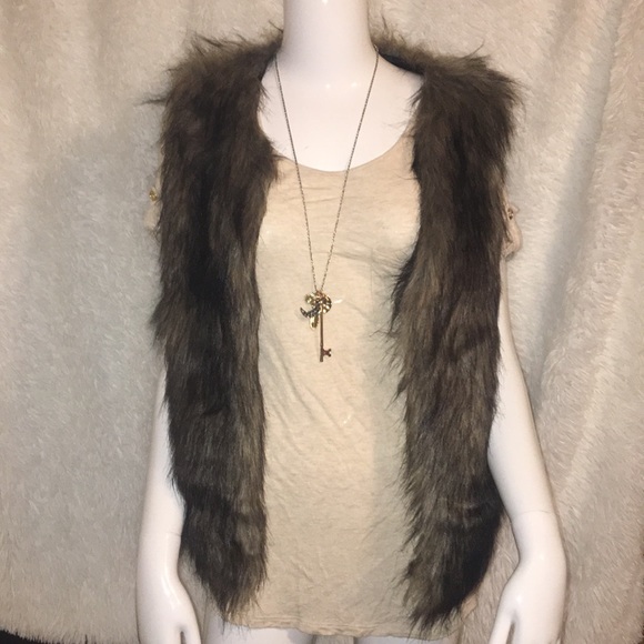 Zenana Outfitters Tops - Tan short sleeve shirt